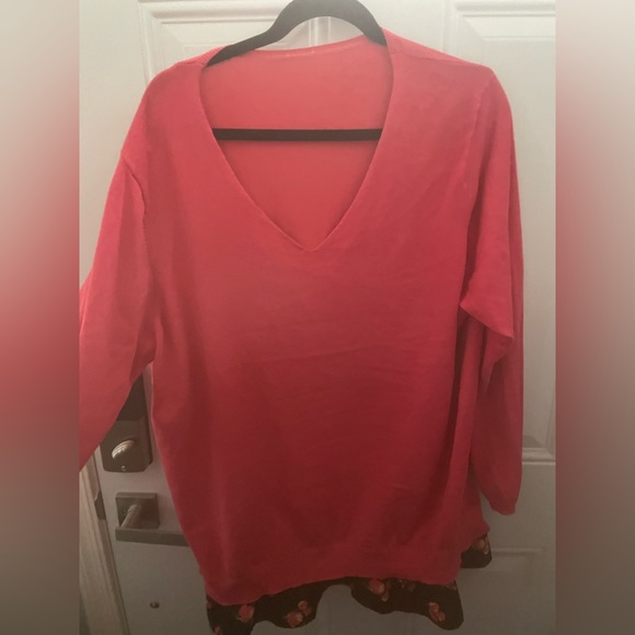 Coral sweater with floral trim - Picture 6 of 6